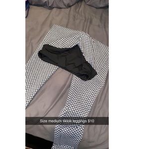 Size small tik tok leggings. Never wore